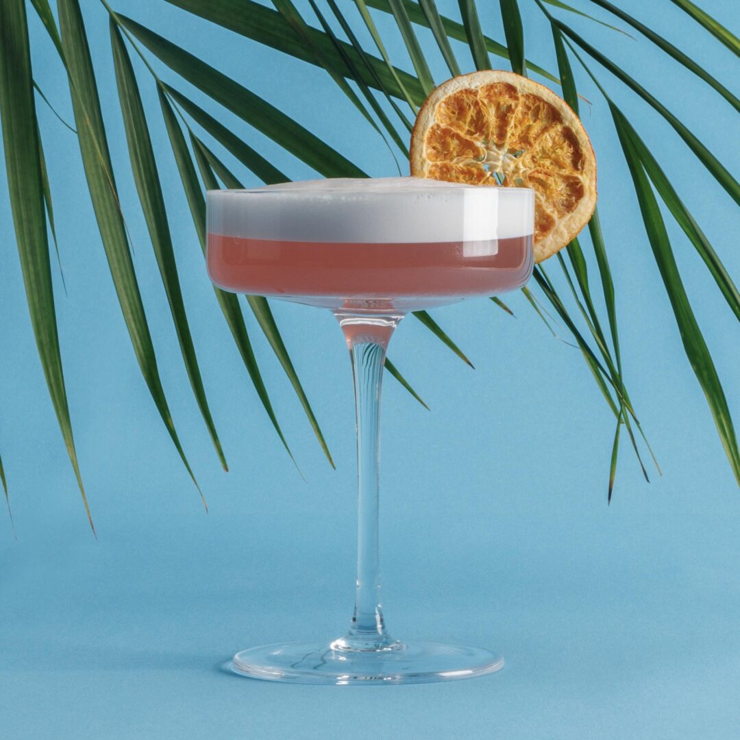 Feriencocktail Valentinstagsbrunch mit kleinen Häppchen und Cocktails