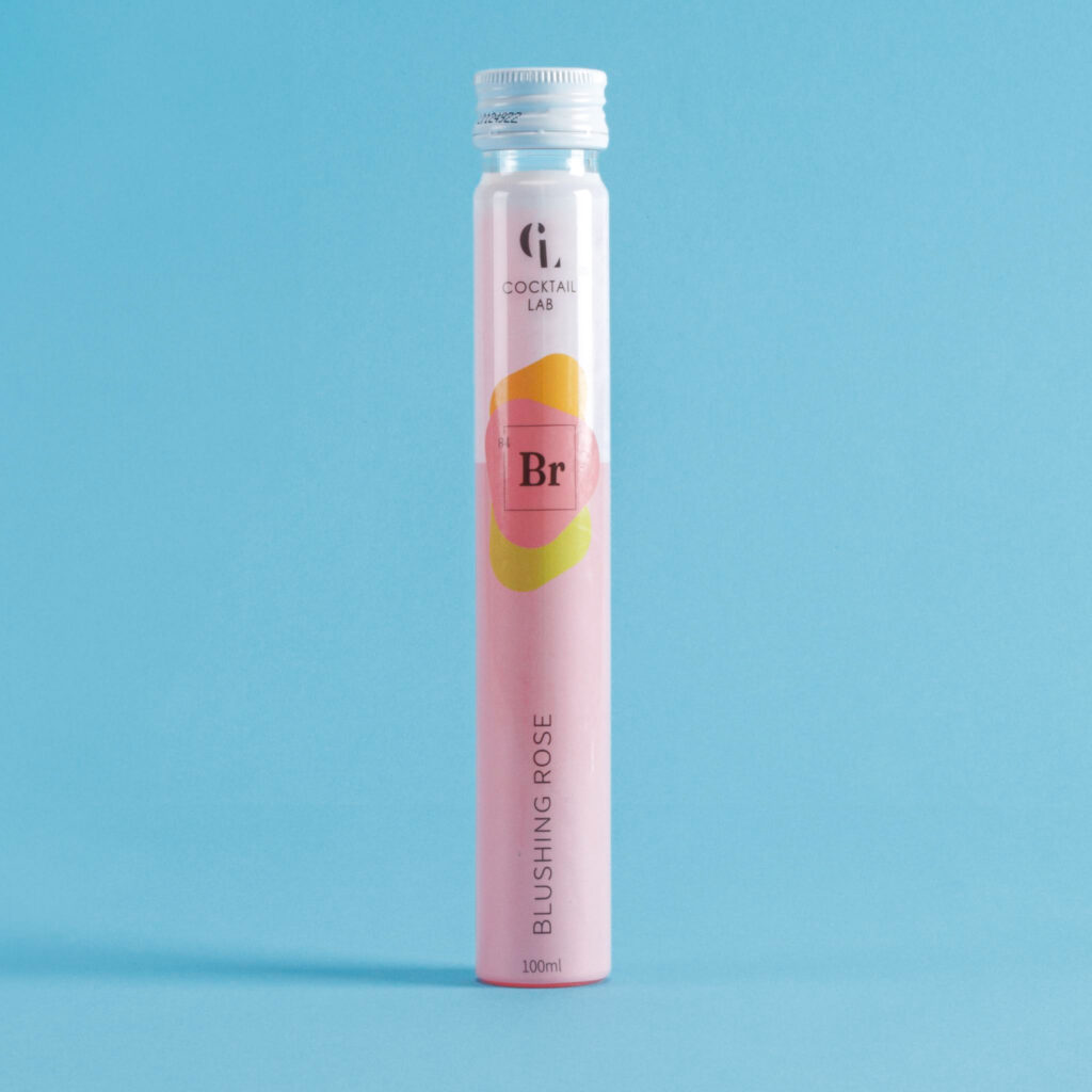 Blushing Rose cocktail in 100ml tube van Cocktail Lab – ready-to-drink roze cocktail met vodka, rozen en cranberry